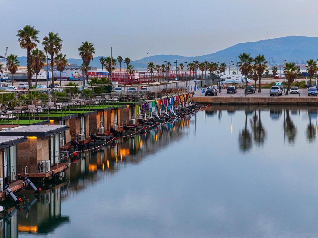 Boat Haus - Casas Flotantes Frente A Gibraltar Hotel La Línea de la Concepción Екстериор снимка