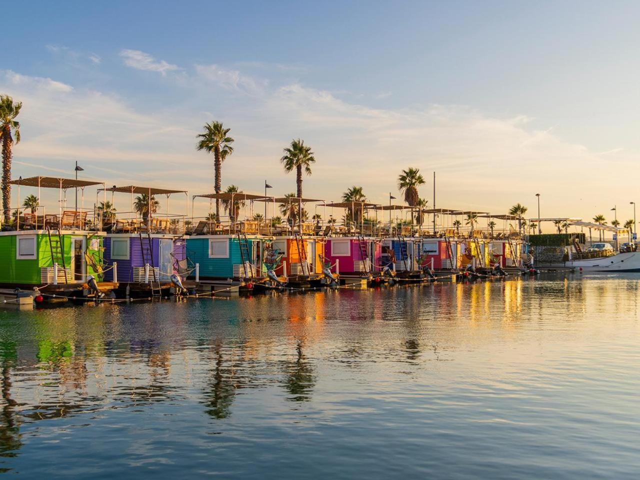 Boat Haus - Casas Flotantes Frente A Gibraltar Hotel La Línea de la Concepción Екстериор снимка