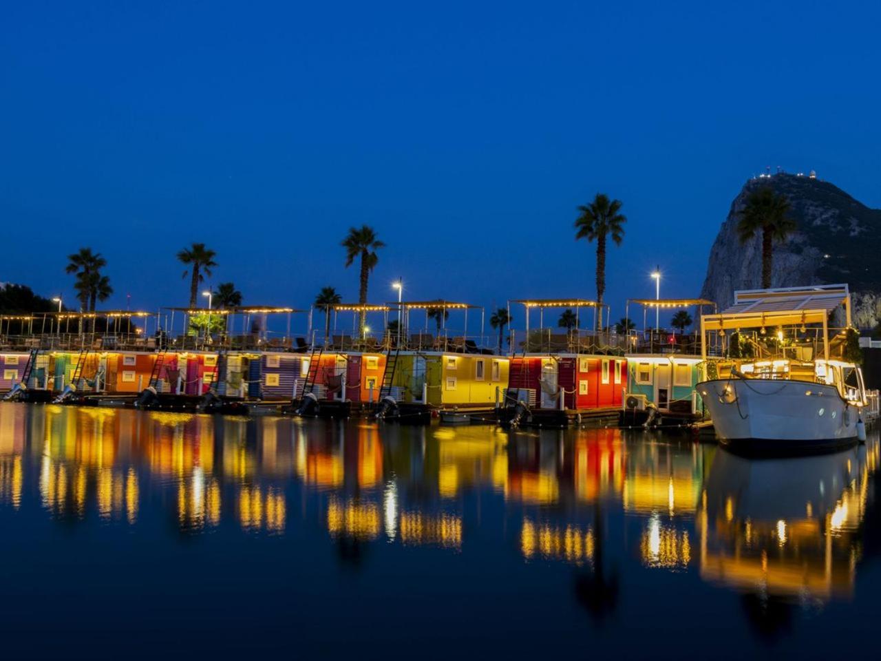Boat Haus - Casas Flotantes Frente A Gibraltar Hotel La Línea de la Concepción Екстериор снимка
